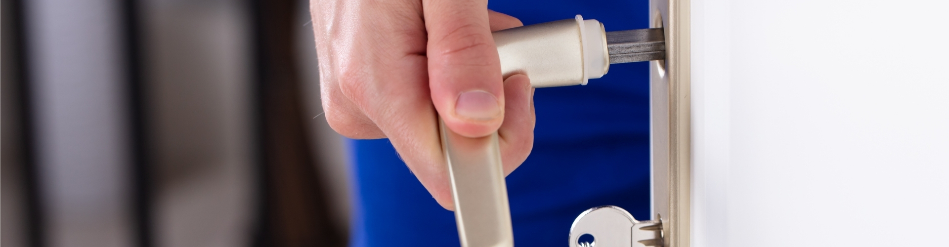 How to change door handles