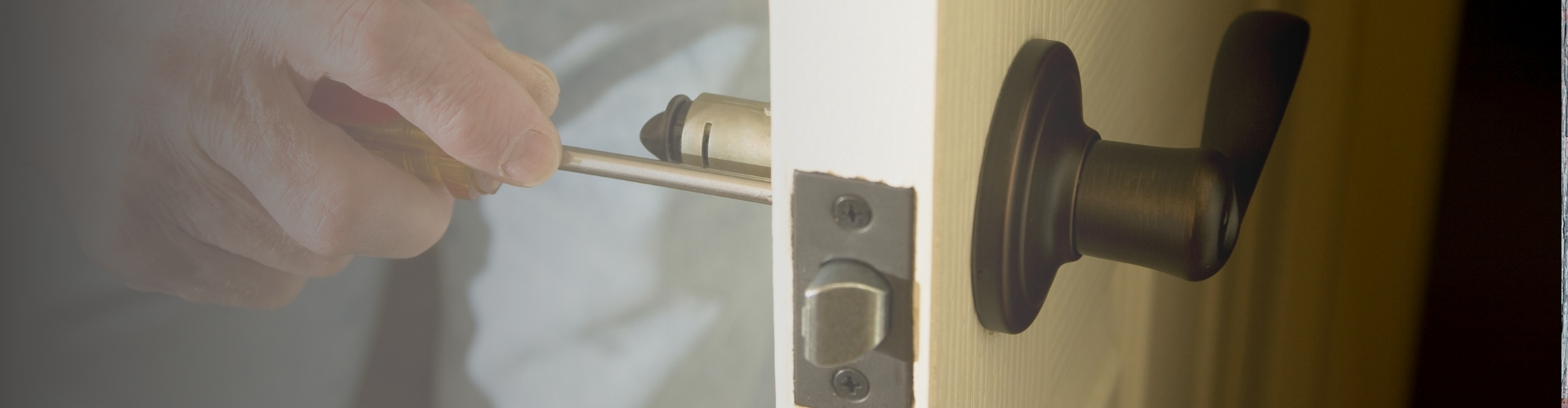 How to Replace a Door Handle